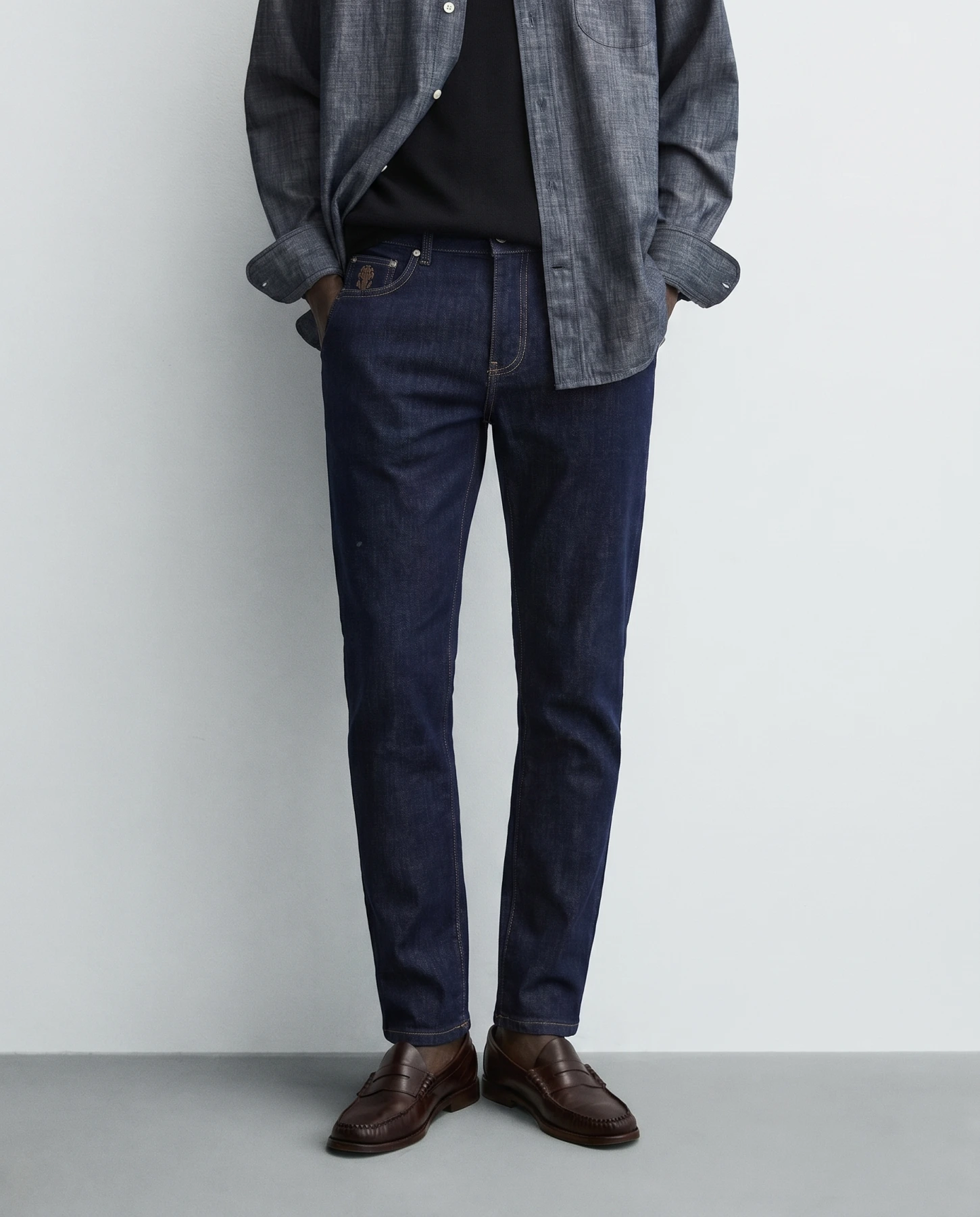 Brunello Cucinelli — тёмно-синие джинсы raw denim